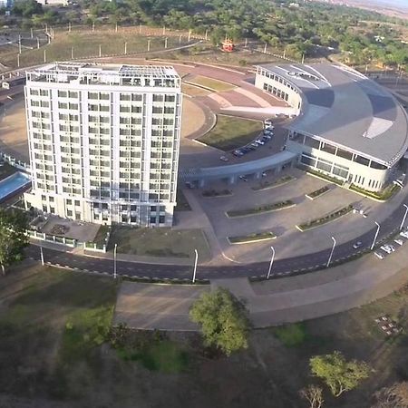 President Hotel At Umodzi Park Lilongwe Buitenkant foto
