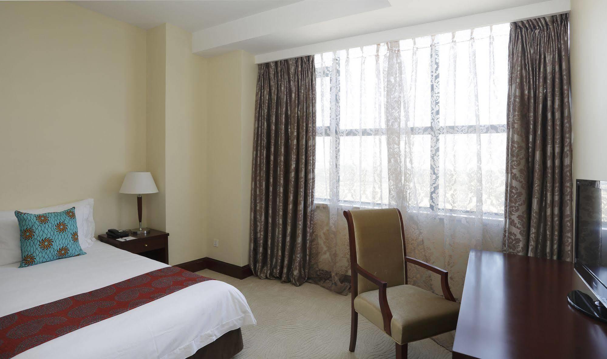 President Hotel At Umodzi Park Lilongwe Buitenkant foto
