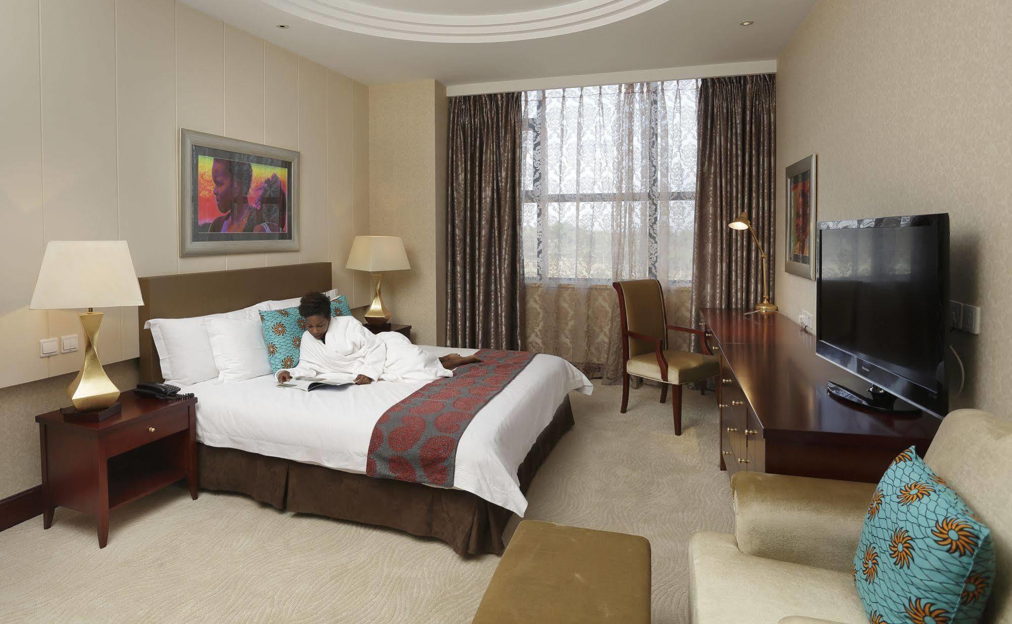 President Hotel At Umodzi Park Lilongwe Buitenkant foto