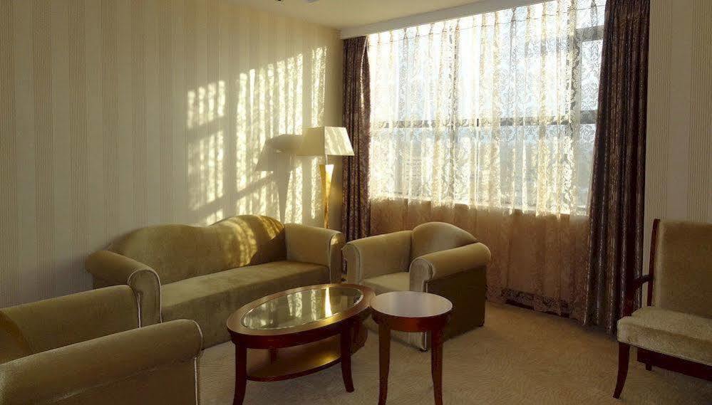 President Hotel At Umodzi Park Lilongwe Buitenkant foto